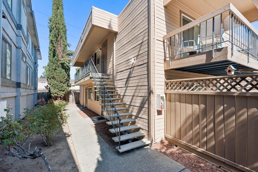 More Photos Of 2067 Riley Ct, Concord Apartments For Sale