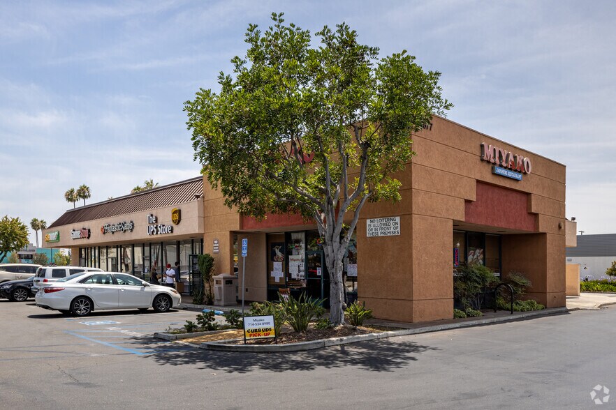 More Photos Of 9561-9971 Chapman Ave, Garden Grove Unknown For Lease