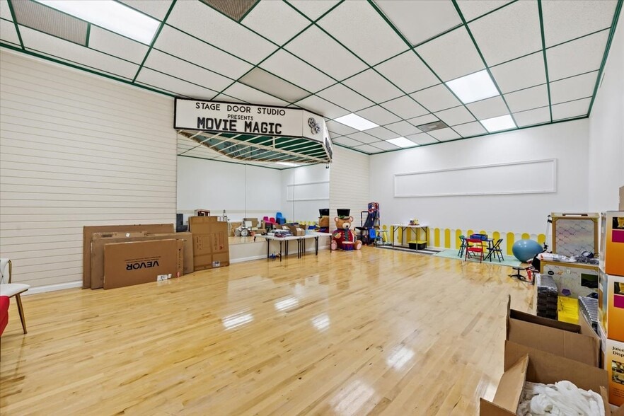 More Photos Of 1707 Washington Blvd, Easton Storefront Retail Residential For Sale