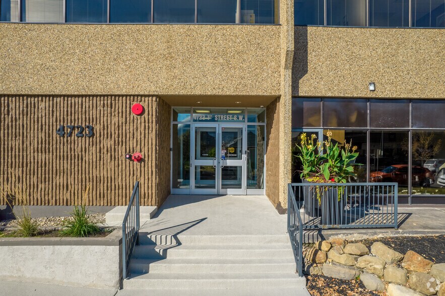 More Photos Of 4723 1st St SW, Calgary Office For Sale