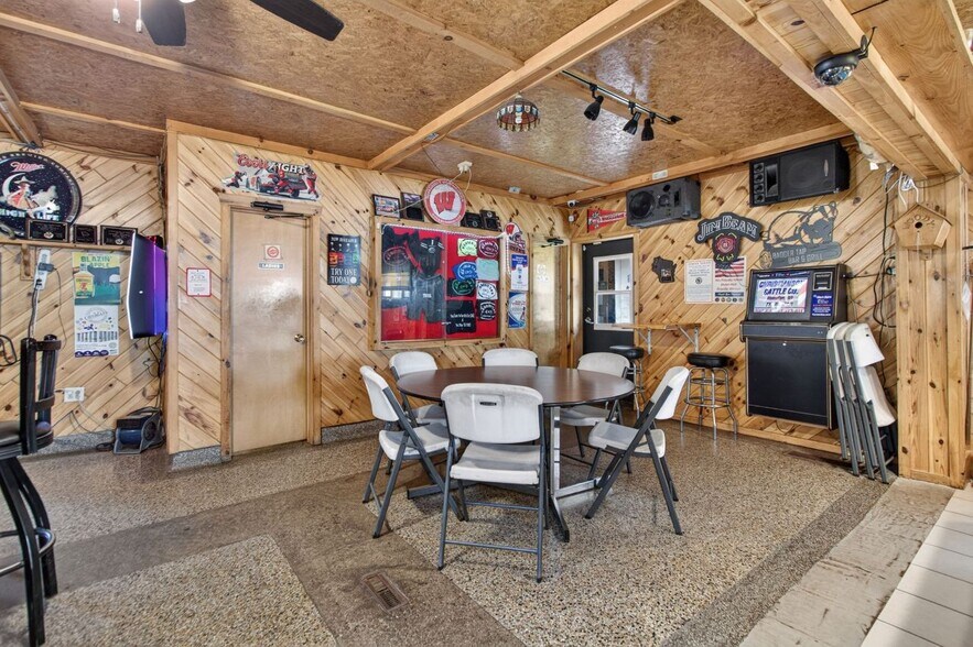 More Photos Of 133 E Main St, Embarrass Specialty For Sale