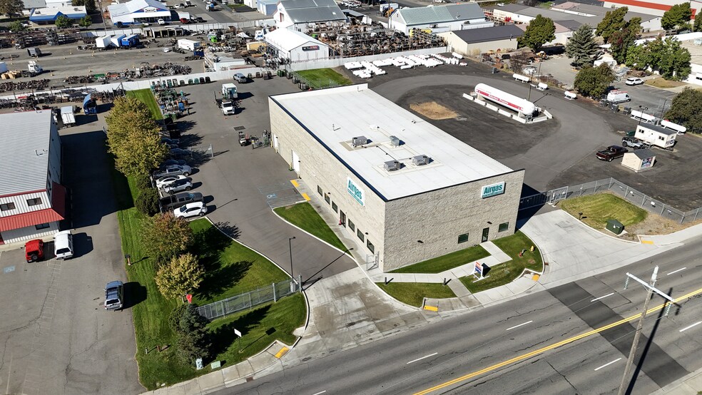 More Photos Of 925 N Fancher Rd, Spokane Valley Industrial For Lease