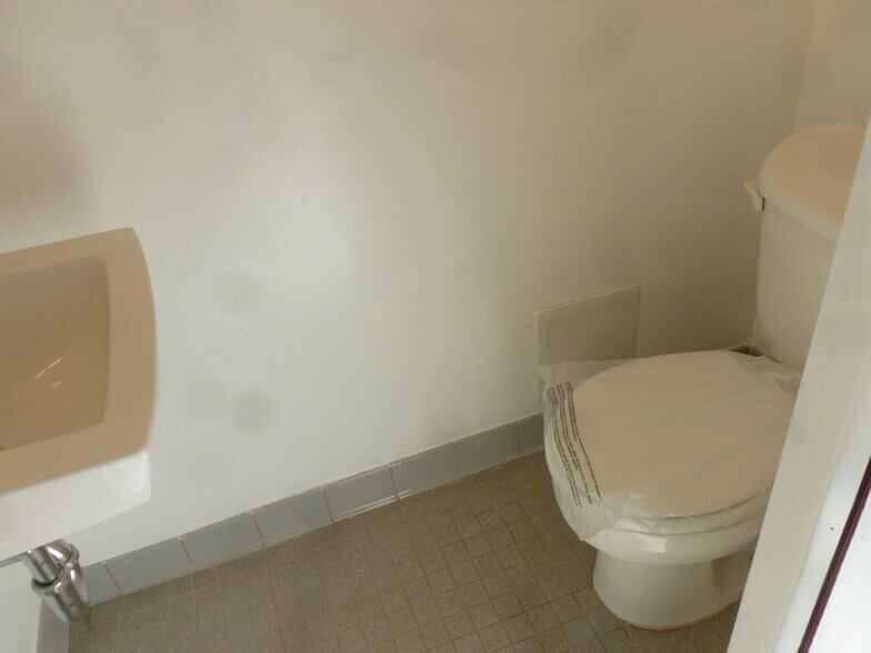 More Photos Of 10 1st St, Lodi Office For Sale