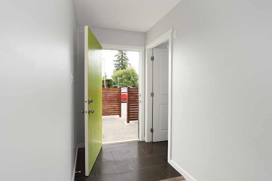 More Photos Of 470 Dogwood St, Campbell River Apartments For Sale