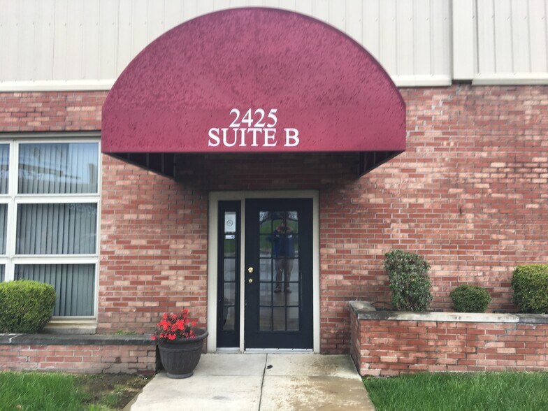 More Photos Of 2425 N Meridian St, Indianapolis Medical For Lease