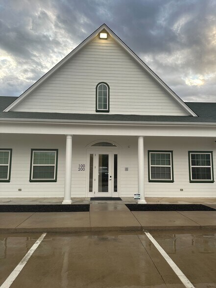 More Photos Of 711 W Bailey Boswell Rd, Saginaw Office For Lease