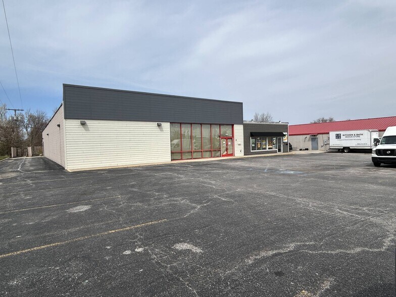 More Photos Of 1729-1735 E Commercial Avenue, Lowell Storefront For Lease