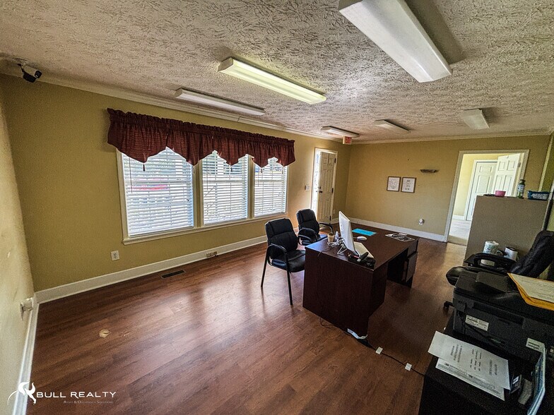 More Photos Of 201 E Clinton St, Gray Office For Sale