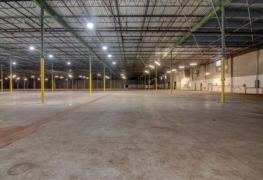 More Photos Of 2210 Melson Ave, Jacksonville Warehouse For Lease