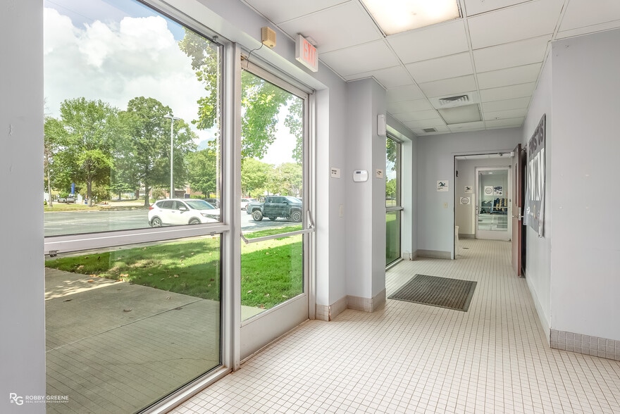 More Photos Of 9425 Healthplex Dr, Shreveport General Retail For Sale