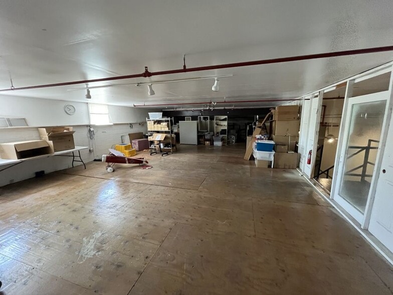 More Photos Of 393 Soundview Rd, Guilford Warehouse For Lease