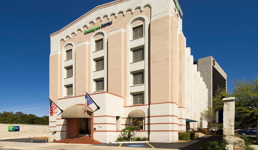More Photos Of 120 Camaron St, San Antonio Hotel For Sale