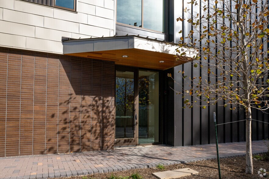 More Photos Of 31 Navasota St, Austin Office For Lease