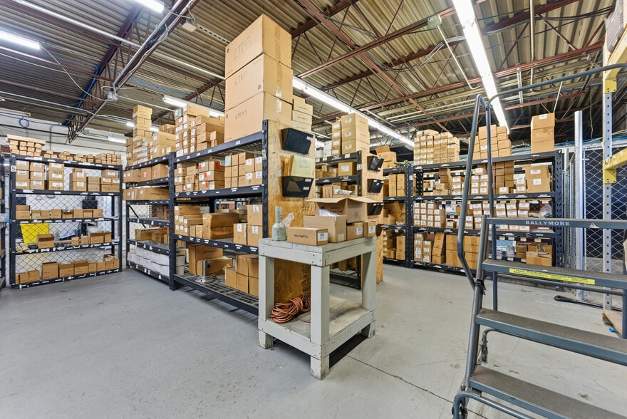 More Photos Of 34 Elise St, Westfield Industrial For Lease