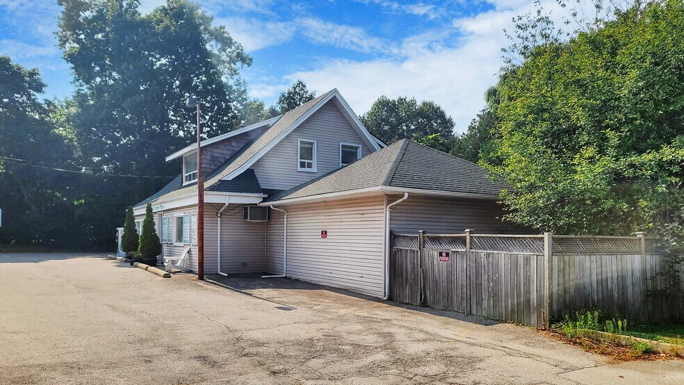 More Photos Of 509 Lakeshore Rd W, Oakville General Retail For Sale