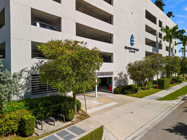 More Photos Of 20200 W Dixie Hwy, Aventura Medical For Sale