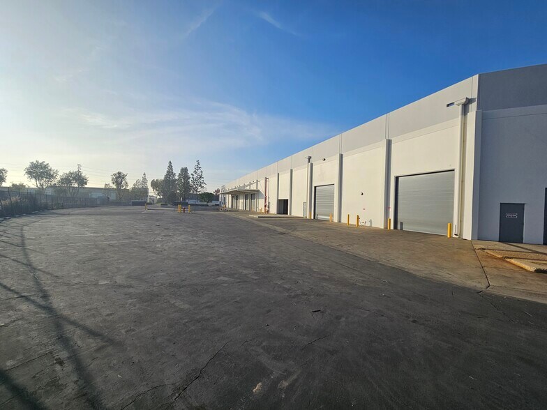More Photos Of 6300-6340 Valley View St, Buena Park Distribution For Lease