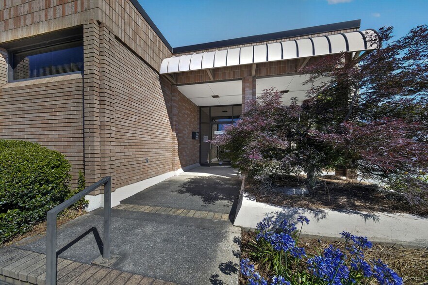 More Photos Of 1942 North Ave, Columbus Medical For Lease