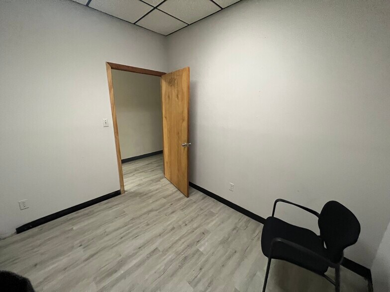 More Photos Of 17-19 N Broadway, Aurora Storefront Retail Office For Lease