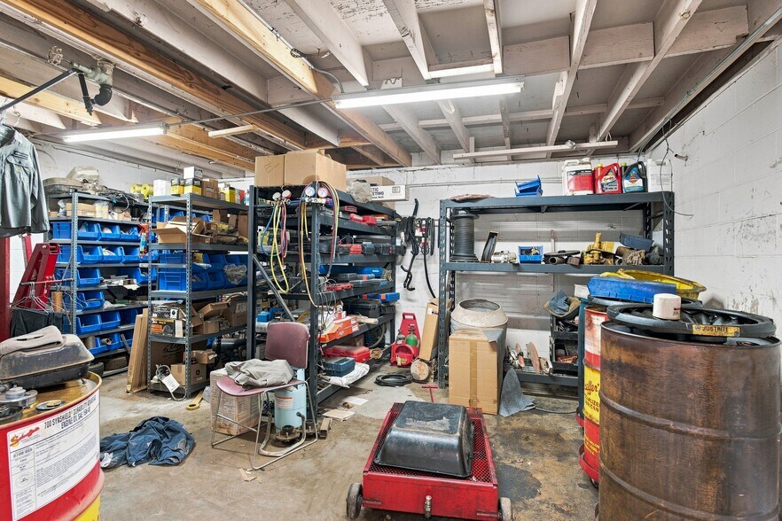 More Photos Of 6115 Robertson Ave, Nashville Warehouse For Lease