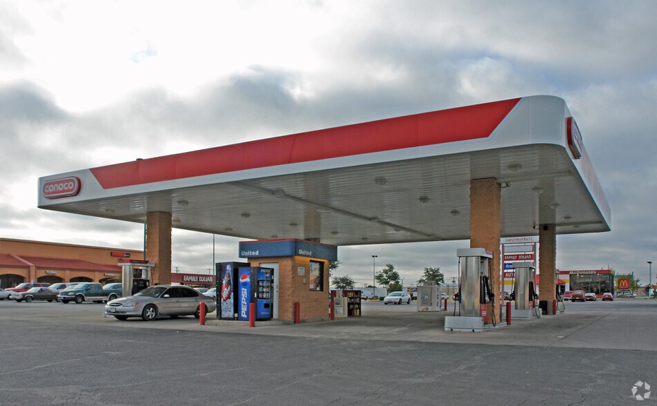 More Photos Of 112 N University Ave, Lubbock Service Station For Lease