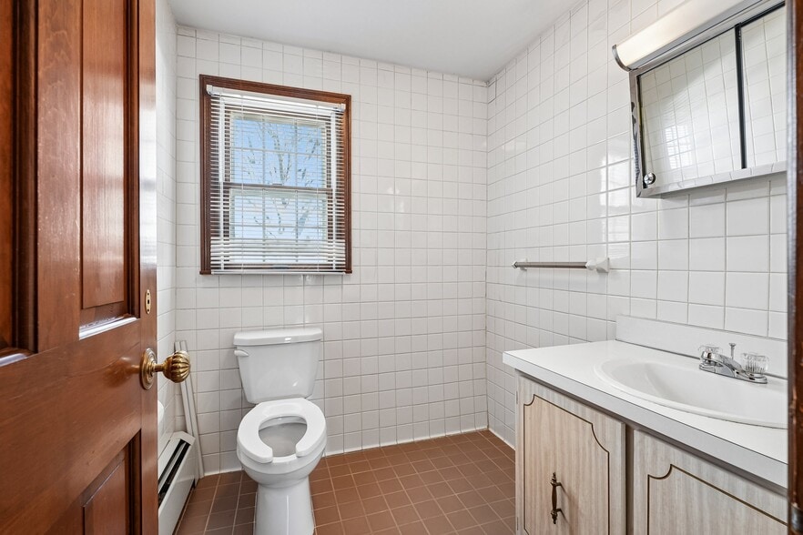 More Photos Of 37 Park Ave, Lyndhurst Office For Sale