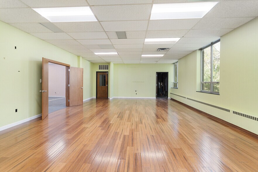 More Photos Of 500 W Crosstown Pky, Kalamazoo Medical For Sale