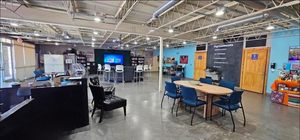 More Photos Of 136 Washington SE, Albuquerque Storefront Retail Office For Sale