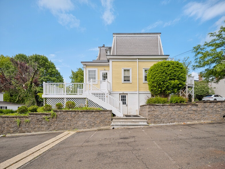 More Photos Of 149 S Main St, Doylestown Office For Lease