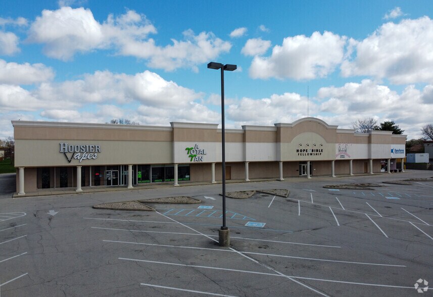 More Photos Of 2340-2350 Conner St, Noblesville Storefront For Sale