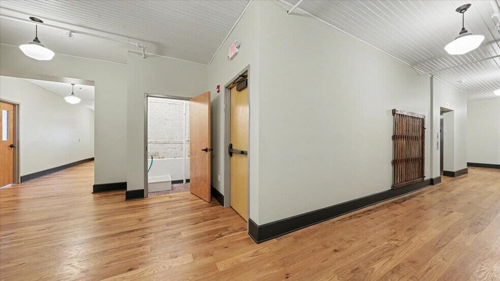 More Photos Of 102 Walnut St, Winona Office Residential For Sale