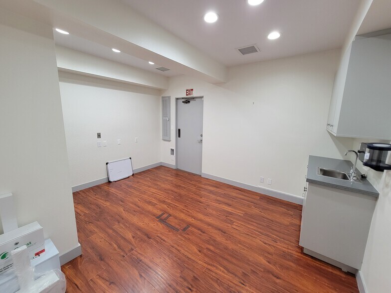 More Photos Of 3231 Waring Ct, Oceanside Medical For Sale