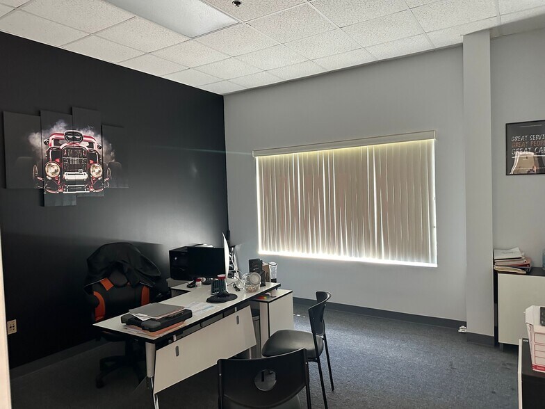 More Photos Of 4539 36th St, Orlando Warehouse For Sale