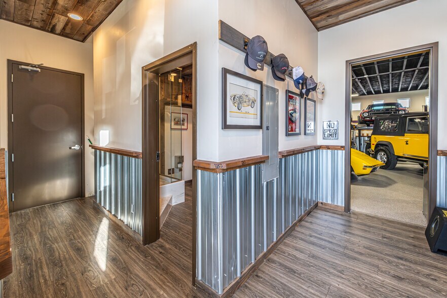 More Photos Of 1654 Aviation Dr, Hailey Showroom For Sale