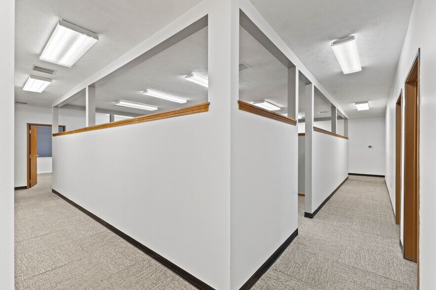 More Photos Of 1542 E Greyhound Pass, Carmel Medical For Lease