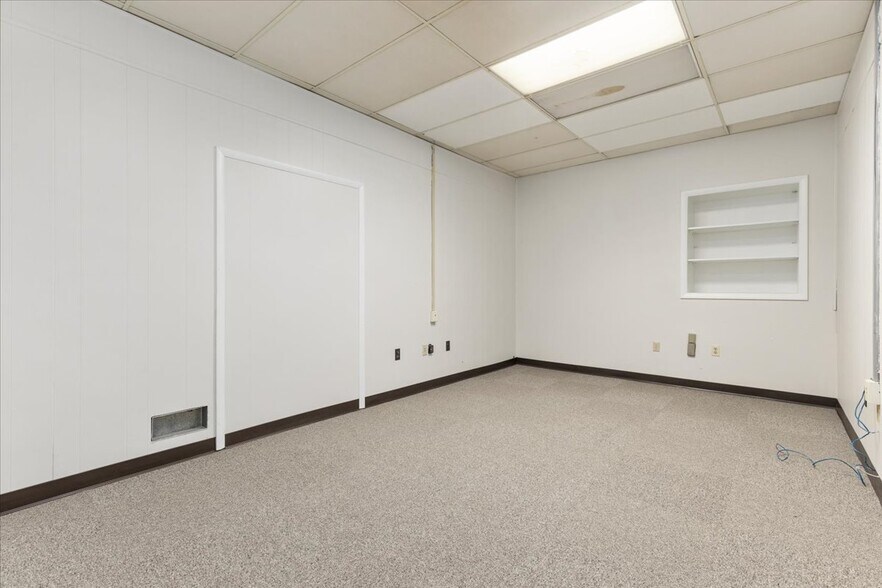 More Photos Of 11 Water St, Front Royal Loft Creative Space For Lease