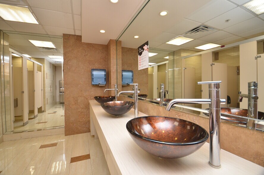 More Photos Of 7900 N Sam Houston Pky W, Houston Office For Lease
