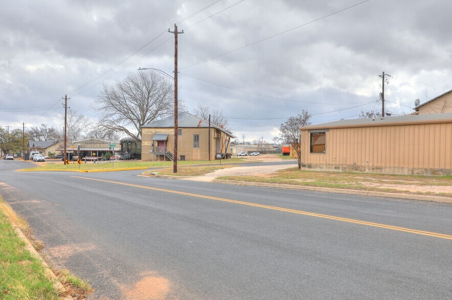 More Photos Of 432 S Lincoln St, Fredericksburg Land For Sale
