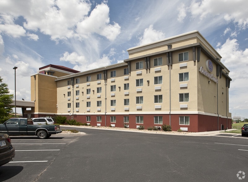 More Photos Of 7515 W Taft St, Wichita Hotel For Sale