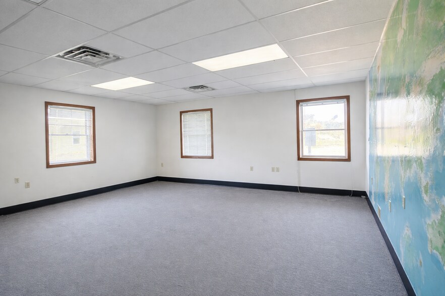 More Photos Of 912 Pittsburgh Rd, Butler Unknown For Lease