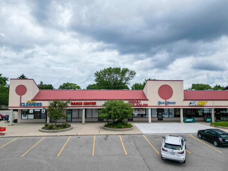 More Photos Of 819-965 E Auburn Rd, Rochester Hills Unknown For Lease