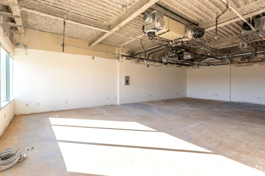 More Photos Of 17140 Bernardo Center Dr, San Diego Medical For Lease