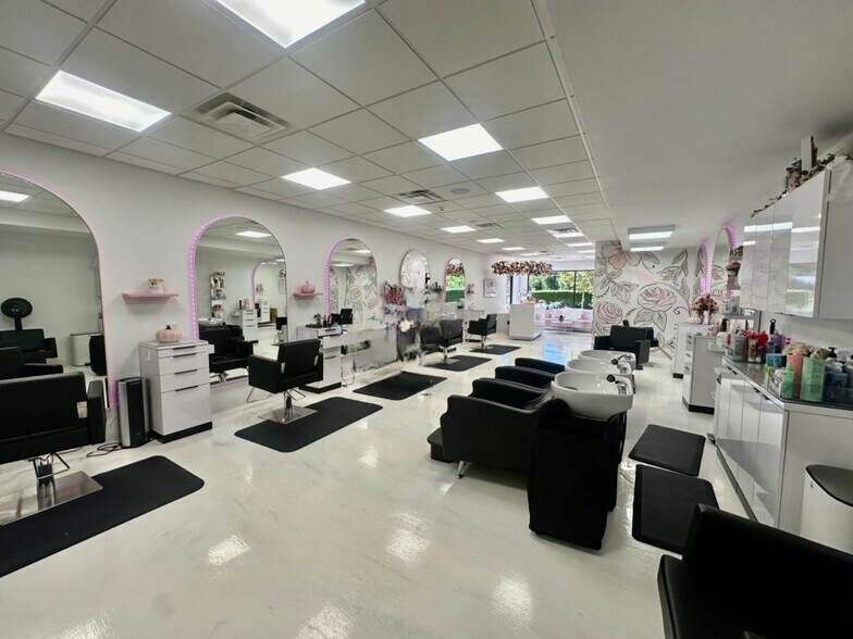 More Photos Of 559-561 Lake Ave, Saint James Medical For Sale