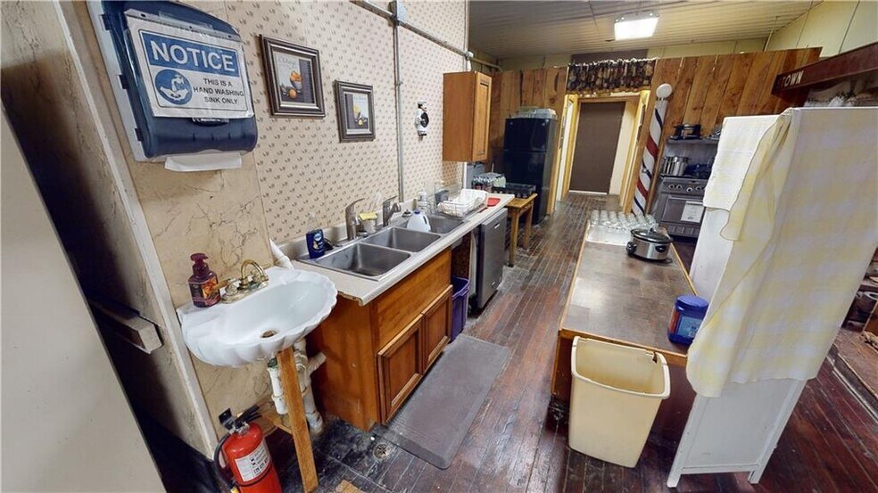 More Photos Of 116 N Illinois St, Chrisman Storefront Retail Residential For Sale