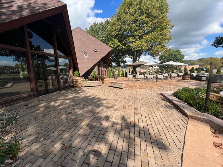 More Photos Of 10804 Wilkshire Blvd, Bolivar Office For Sale