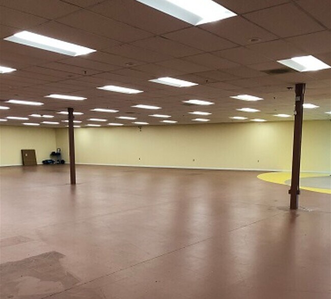 More Photos Of 5055-5083 NE 122nd Ave, Portland Storefront For Lease