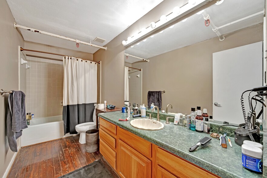 More Photos Of 2119 Strand St, Galveston Freestanding For Sale