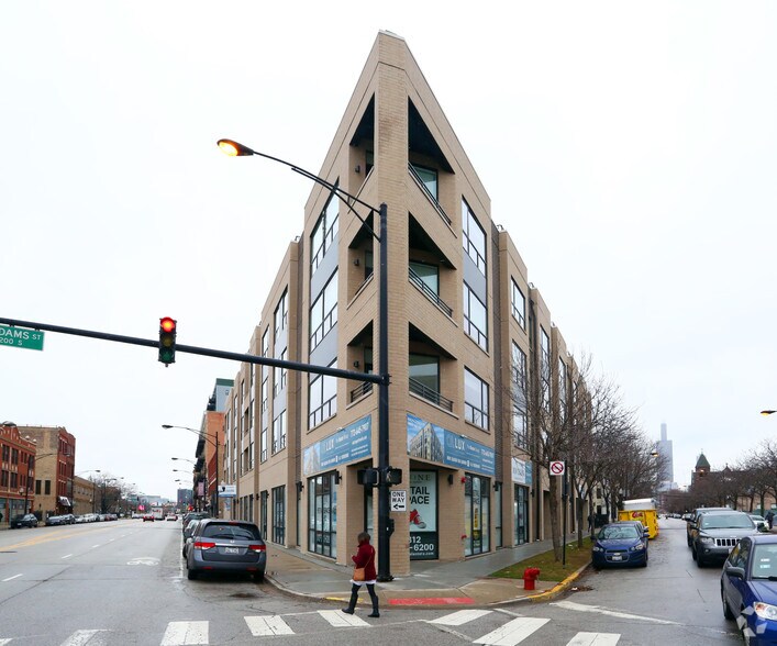 More Photos Of 1650 W Adams St, Chicago Apartments For Lease