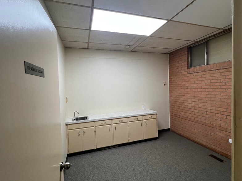 More Photos Of 900 E Hartford Ave, Ponca City Medical For Lease