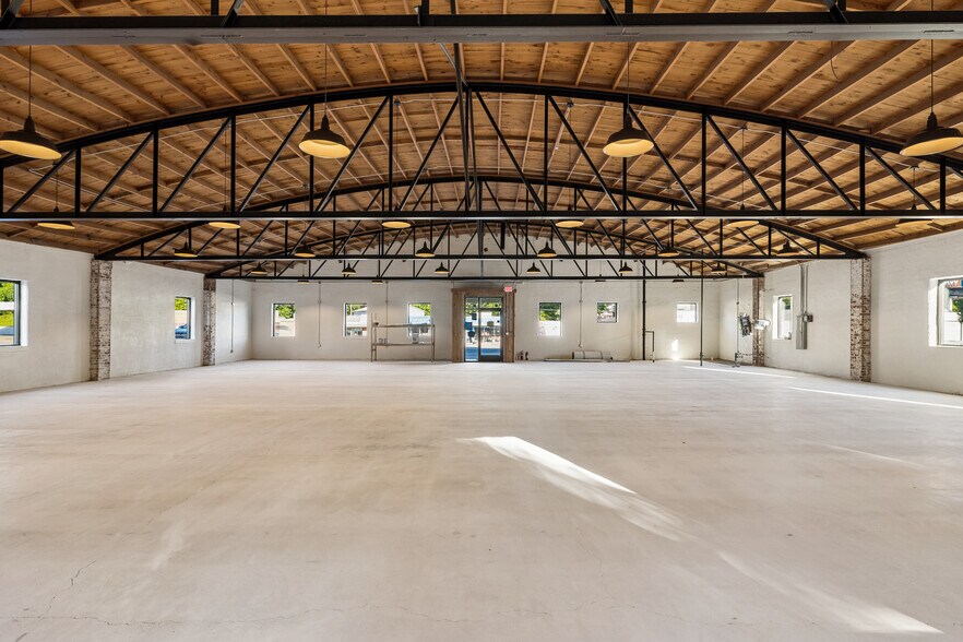 More Photos Of 111 Nashville Hwy N, Columbia Freestanding For Sale